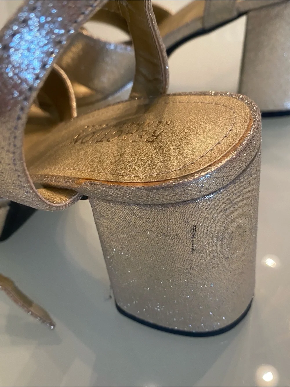NWOT Kenneth Cole Reaction Gold Metallic Platform Sandals - Size 7